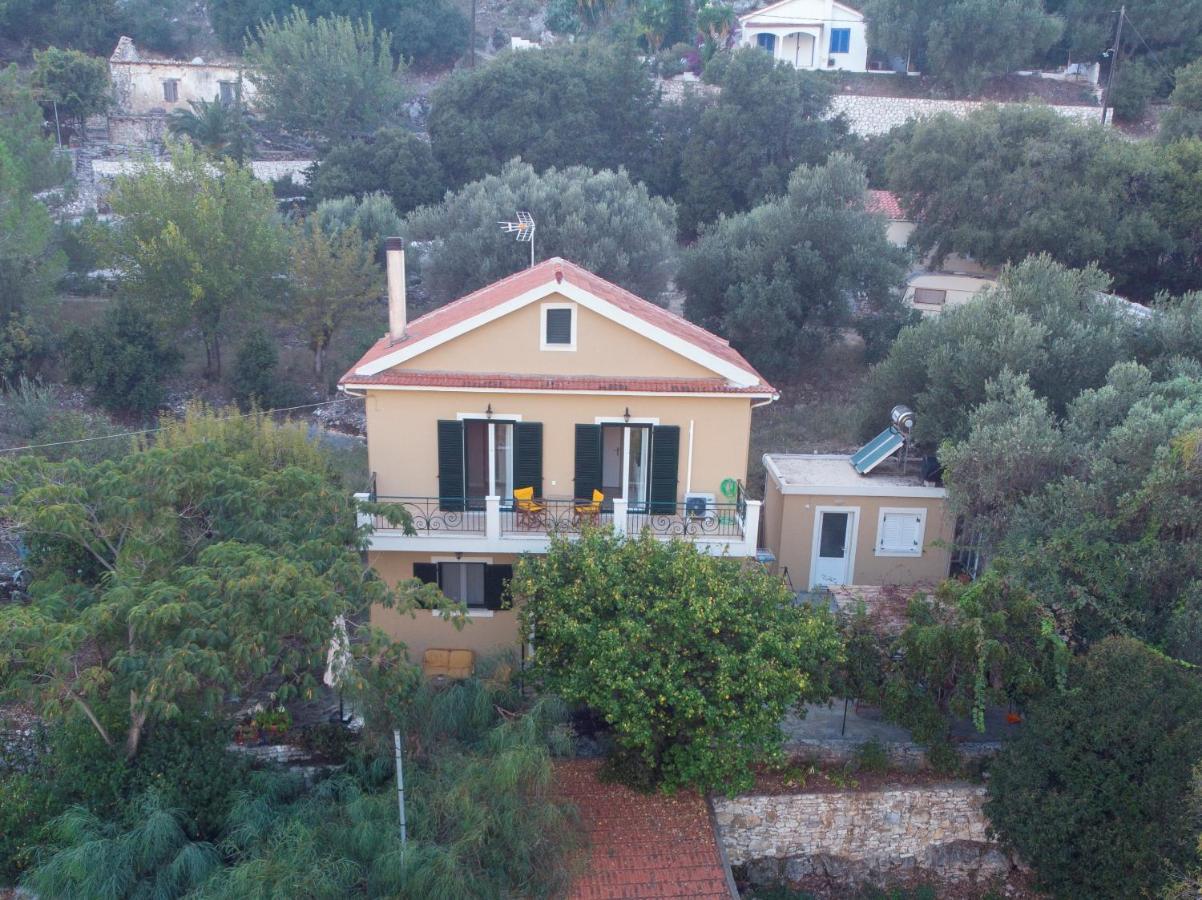 Almond Trees Cottage Divarata Exterior foto