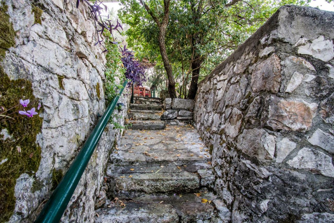 Almond Trees Cottage Divarata Exterior foto